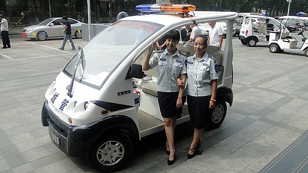 新宇宙向市城管局捐贈(zèng)電動(dòng)巡邏車亮相街頭