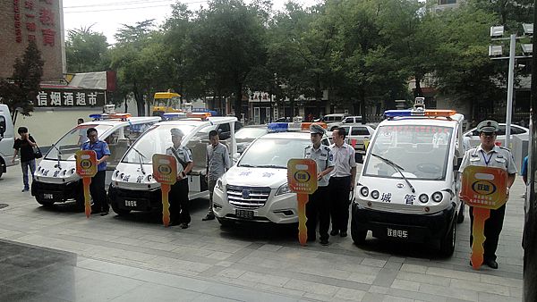 新宇宙向市城管局捐贈(zèng)電動(dòng)巡邏車亮相街頭