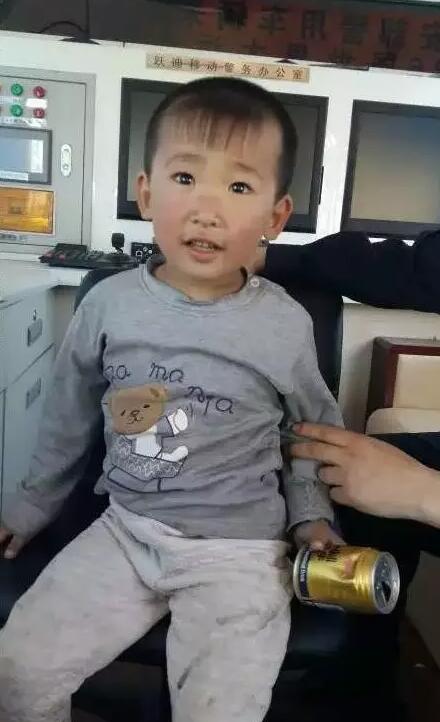 貪玩幼童上高速—躍迪移動(dòng)警務(wù)室助力，熱心民警忙尋親