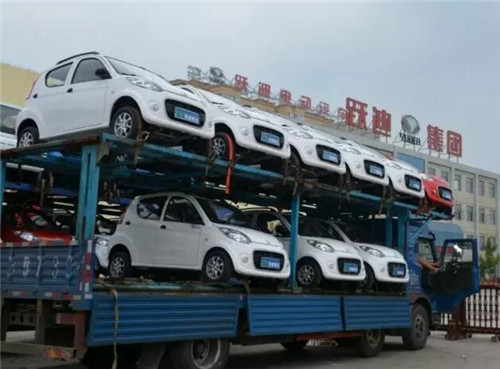 電動轎車
