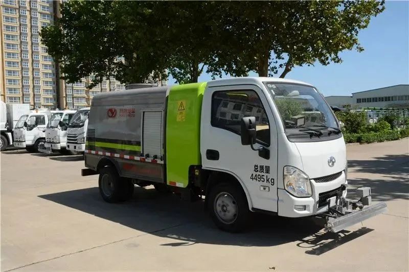 躍迪集團新能源小型路面養(yǎng)護車--助力城市綠色發(fā)展