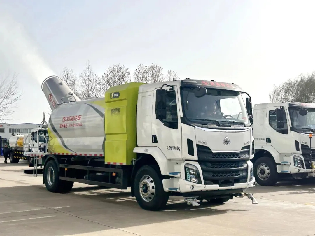 “空氣精靈”-躍迪新能源多功能霧炮車